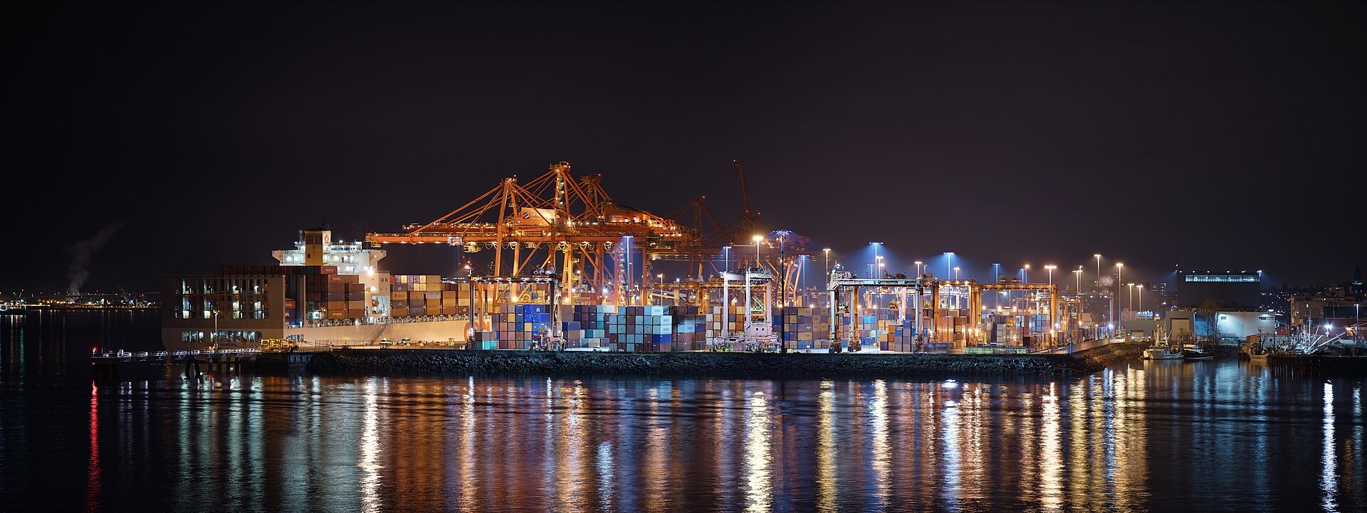 The port after dark, from the same pier.